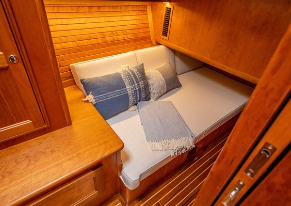 Hinckley Talaria 43 Flybridge image