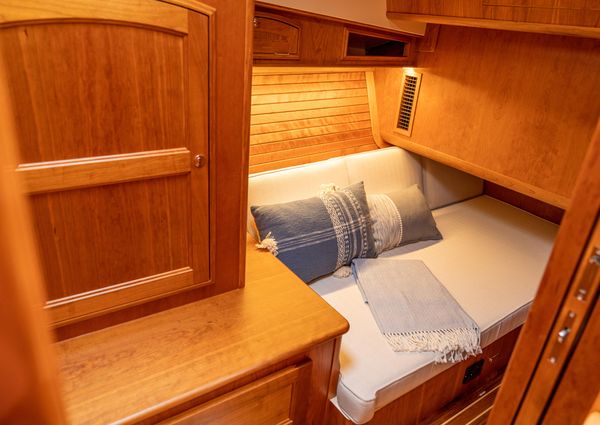 Hinckley Talaria 43 Flybridge image