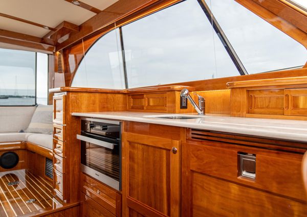 Hinckley Talaria 43 Flybridge image