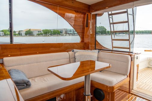 Hinckley Talaria 43 Flybridge image