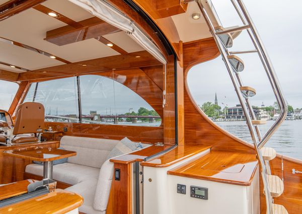 Hinckley Talaria 43 Flybridge image