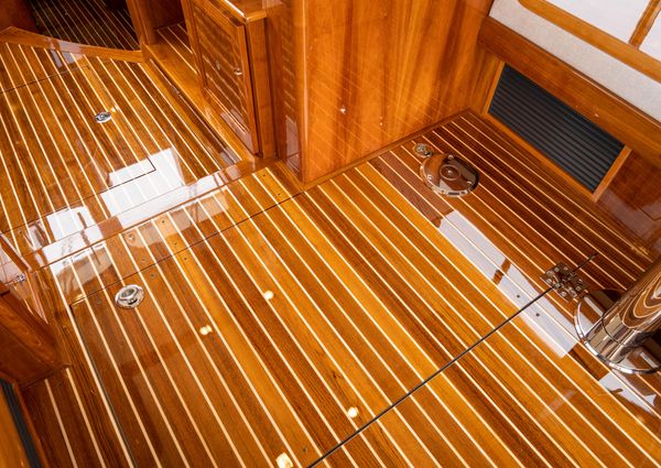 Hinckley Talaria 43 Flybridge image