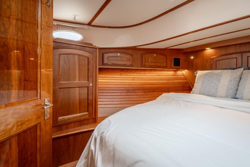 Hinckley Talaria 43 Flybridge image