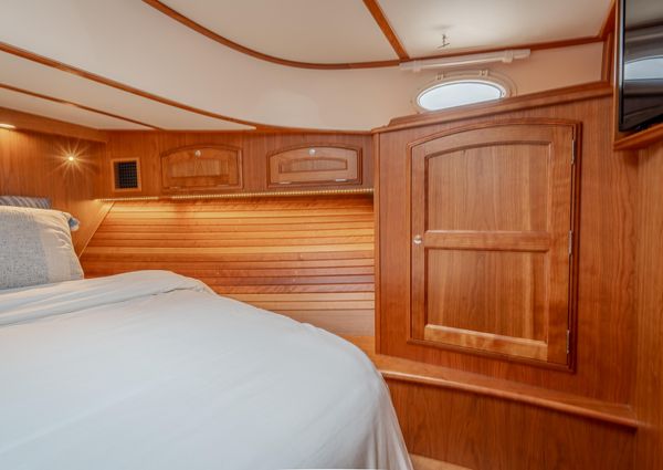 Hinckley Talaria 43 Flybridge image