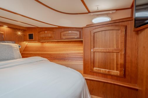 Hinckley Talaria 43 Flybridge image