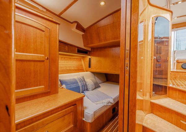 Hinckley Talaria 43 Flybridge image