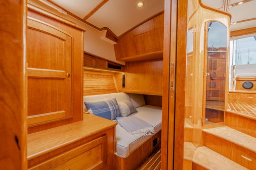 Hinckley Talaria 43 Flybridge image