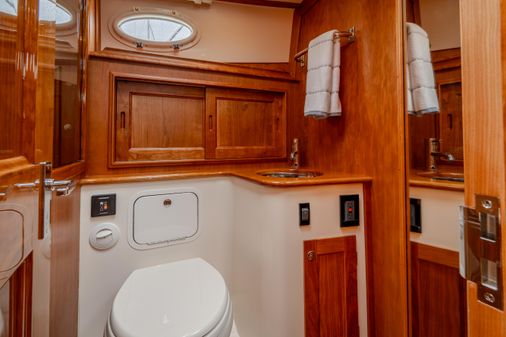 Hinckley Talaria 43 Flybridge image