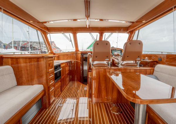 Hinckley Talaria 43 Flybridge image