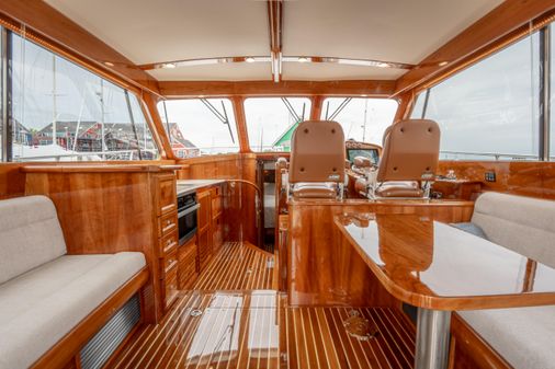 Hinckley Talaria 43 Flybridge image