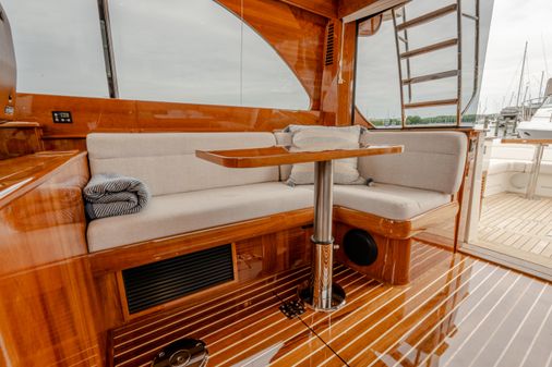 Hinckley Talaria 43 Flybridge image