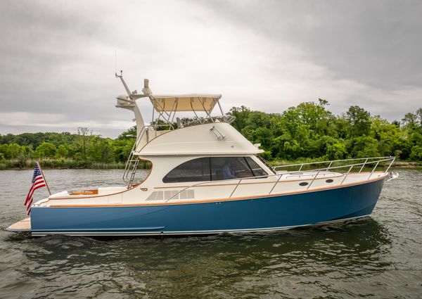 Hinckley Talaria 43 Flybridge image