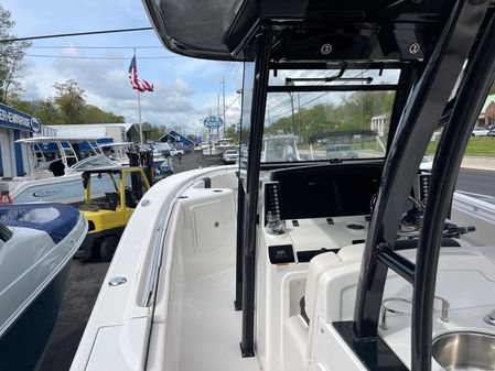 Robalo R302 Center Console image