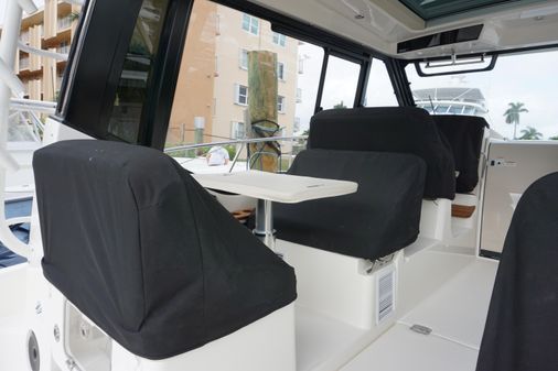 Boston Whaler 405 Conquest image