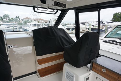 Boston Whaler 405 Conquest image