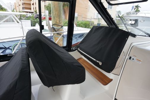 Boston Whaler 405 Conquest image