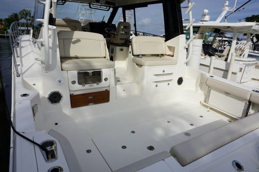 Boston Whaler 405 Conquest image