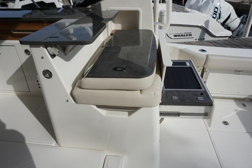 Boston Whaler 405 Conquest image