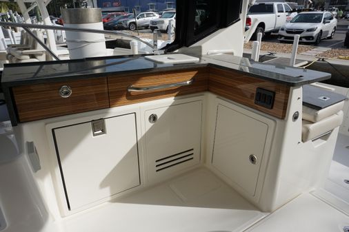 Boston Whaler 405 Conquest image