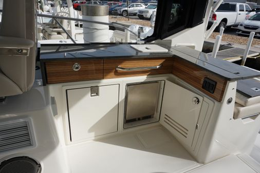 Boston Whaler 405 Conquest image