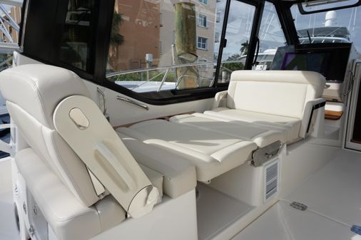 Boston Whaler 405 Conquest image