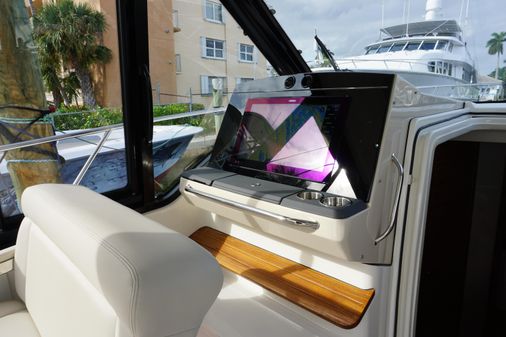 Boston Whaler 405 Conquest image