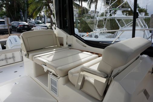 Boston Whaler 405 Conquest image