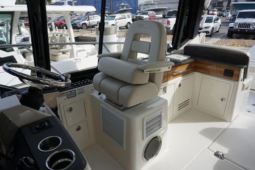 Boston Whaler 405 Conquest image