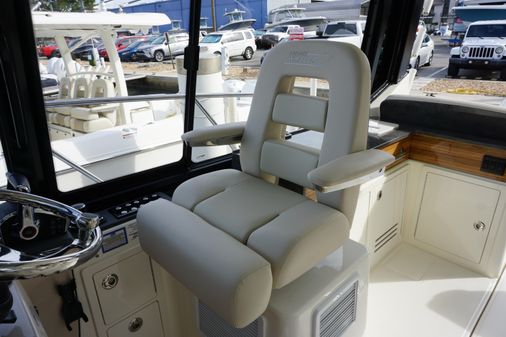 Boston Whaler 405 Conquest image