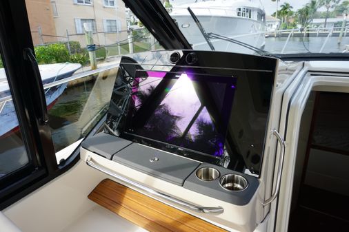 Boston Whaler 405 Conquest image