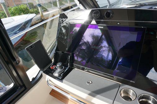 Boston Whaler 405 Conquest image