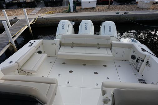 Boston Whaler 405 Conquest image