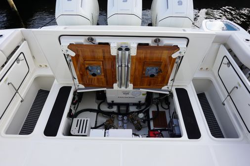 Boston Whaler 405 Conquest image