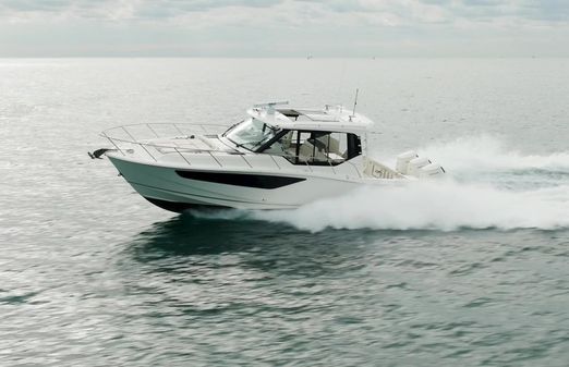 Boston Whaler 405 Conquest image