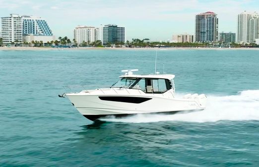 Boston Whaler 405 Conquest image