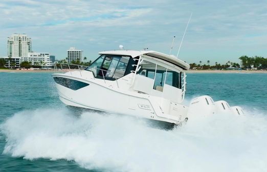 Boston Whaler 405 Conquest image