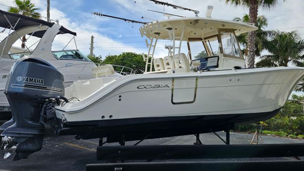 Cobia 344 Center Console 