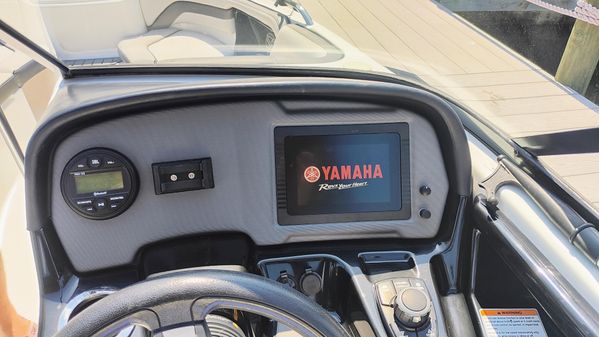 Yamaha Boats AR240 image