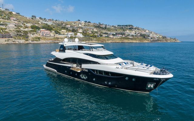 Monte-carlo-yachts 105 - main image
