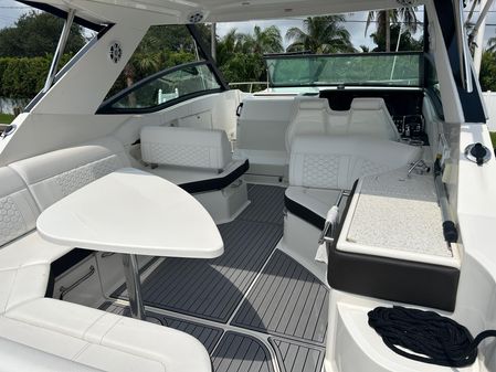 Sea Ray 320 Sundancer image