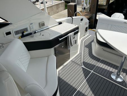 Sea Ray 320 Sundancer image