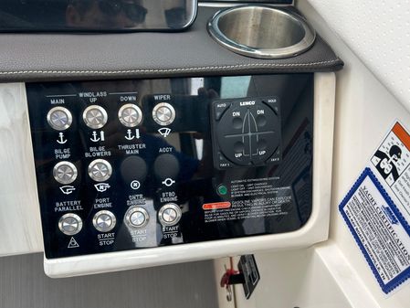 Sea Ray 320 Sundancer image