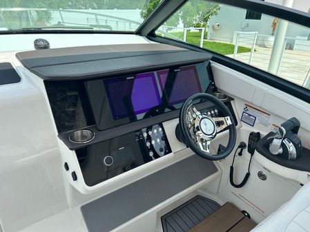 Sea Ray 320 Sundancer image