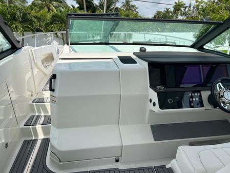 Sea Ray 320 Sundancer image
