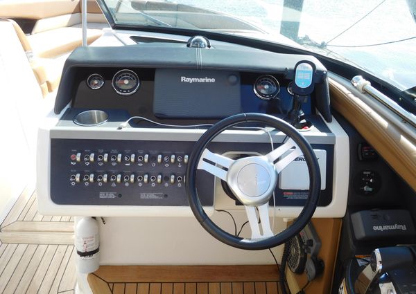 Sea Ray 350 SLX image