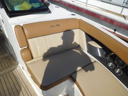 Sea Ray 350 SLX image