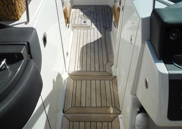 Sea Ray 350 SLX image