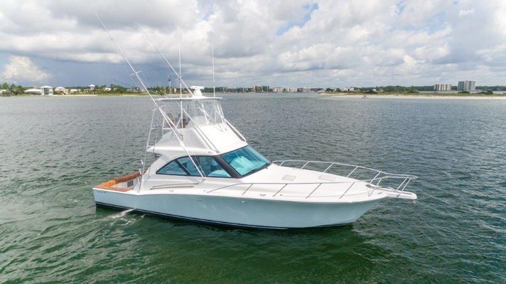 Hatteras GT45 Express Bridge - main image