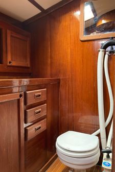 Helmsman Bosun Queen 55 image