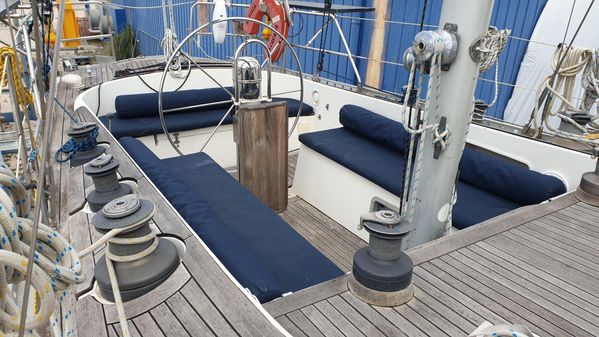 Helmsman Bosun Queen 55 image